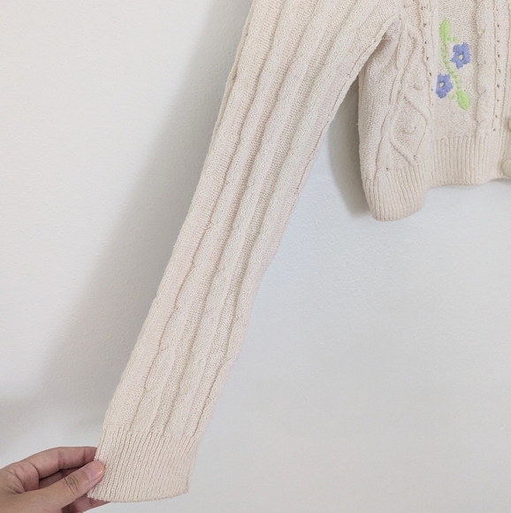 Zara Cable Knit Flower Embroidered Crop Length V Neck Cardigan White Medium M - Picture 4 of 9